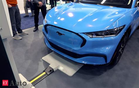 Ford urges its managers to buy more EVs with new leasing policy.